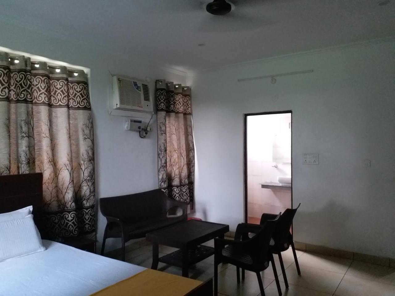 Krishna Hansraj Hotel Una  Buitenkant foto