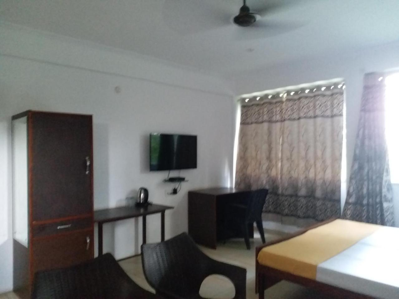 Krishna Hansraj Hotel Una  Buitenkant foto