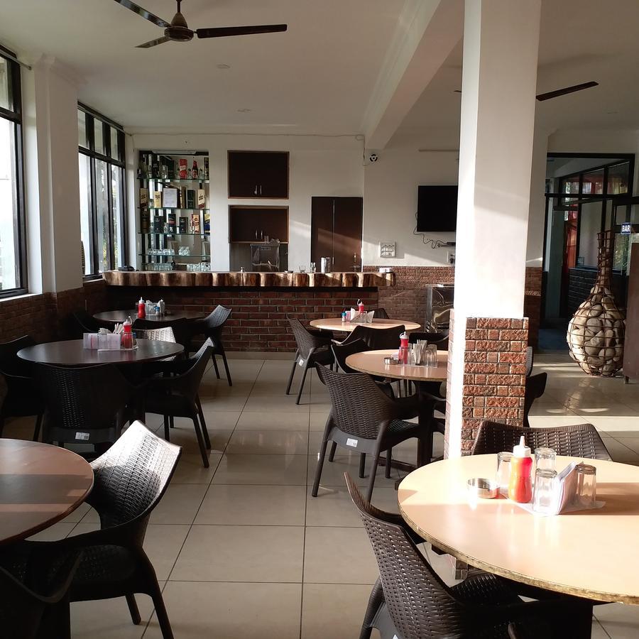 Krishna Hansraj Hotel Una  Buitenkant foto